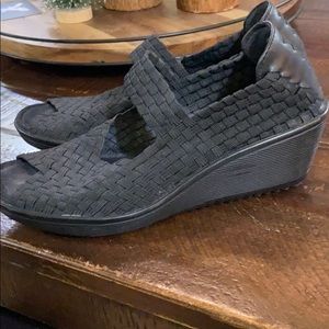 BareTraps Umma black open-toe wedge size 7